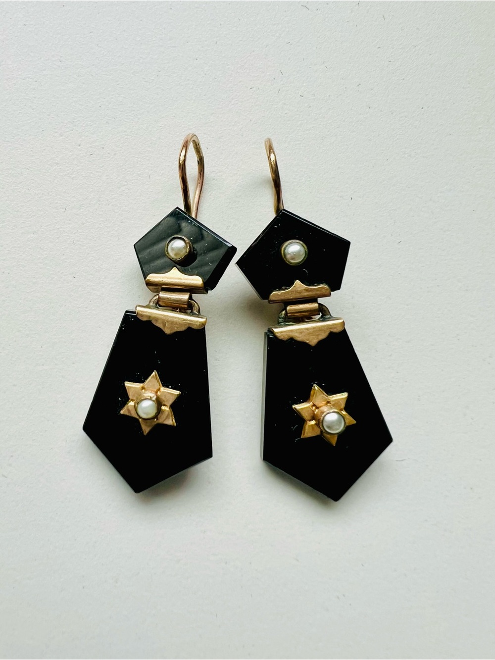 Antique Victorian Onyx Gold and Pearl Earrings - Picture 10 of 10